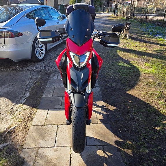 Ducati Hyperstrada 821 6 of 6