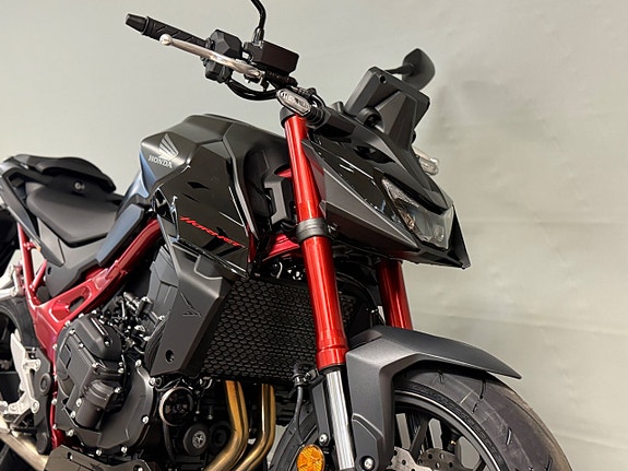 Honda CB 750 Hornet E-clutch 3 of 5