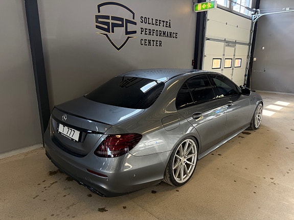 Mercedes-Benz E220 d 3 of 5