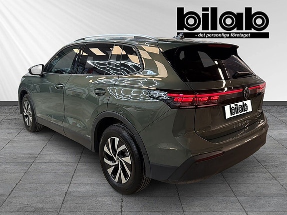 Volkswagen Tiguan 3 of 9