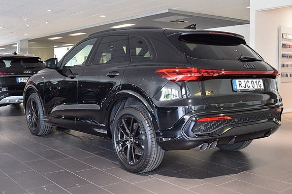 Audi Q5 2 of 5