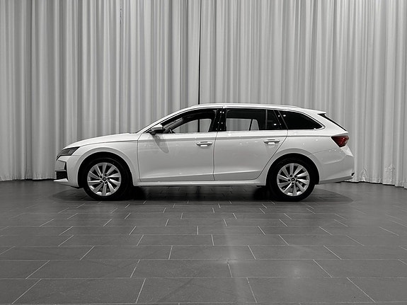 Skoda Octavia 2 of 5