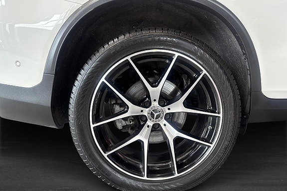 Mercedes-Benz GLC300 e 5 of 5