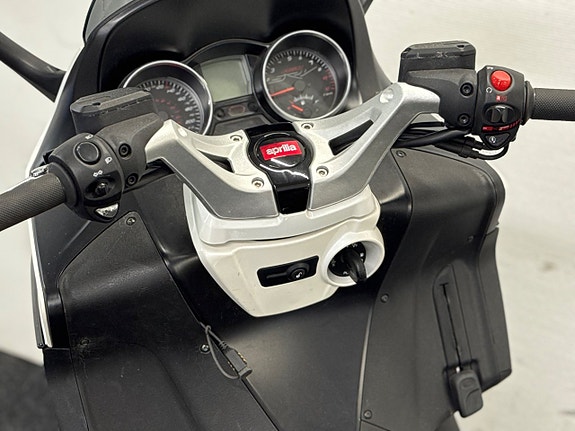 Aprilia SRV 850 - Maxiscooter - 76hk # 6 of 9
