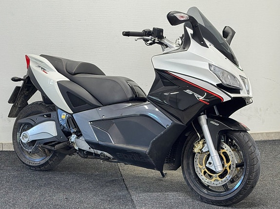 Aprilia SRV 850 - Maxiscooter - 76hk # 3.45% ränta!