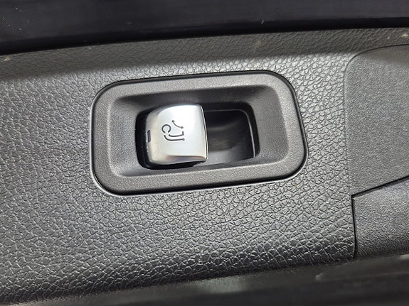 Mercedes-Benz E300 de 11 of 13