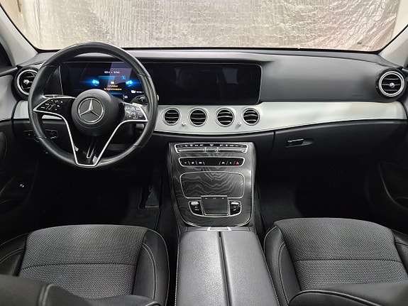 Mercedes-Benz E300 de 6 of 13
