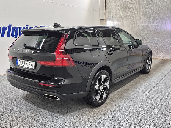 Volvo V60 Cross Country 4 of 5