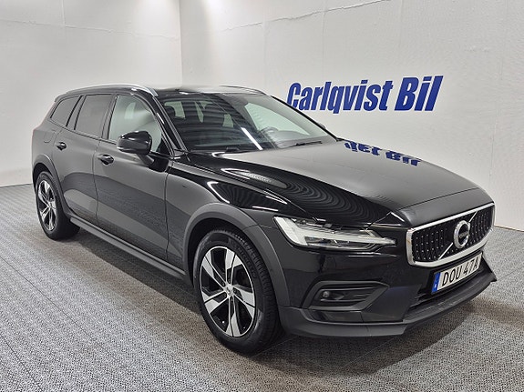 Volvo V60 Cross Country 3 of 5