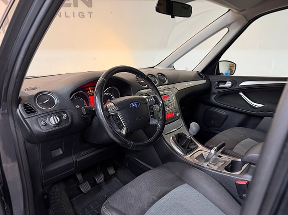 Ford Galaxy 3 of 5