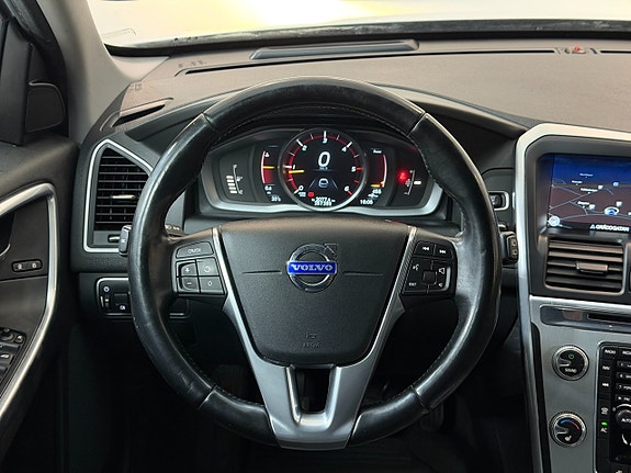 Volvo XC60 11 of 17