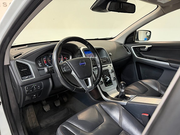 Volvo XC60 3 of 17