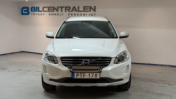 Volvo XC60 2 of 17