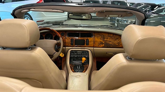 Jaguar XKR 9 of 28