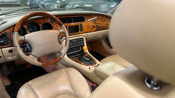 Jaguar XKR 10 of 28