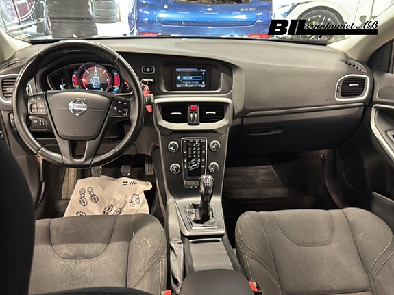 Volvo V40 10 of 15