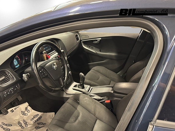 Volvo V40 8 of 15