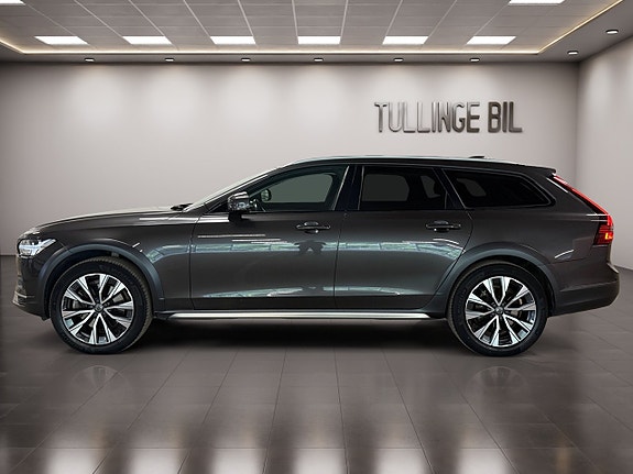 Volvo V90 Cross Country 2 of 5