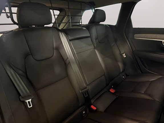 Volvo V90 Cross Country 11 of 26