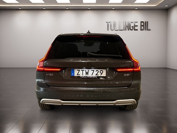 Volvo V90 Cross Country 4 of 5
