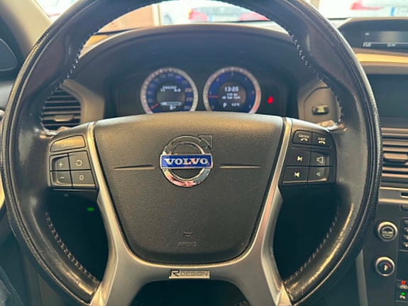 Volvo XC60 11 of 20