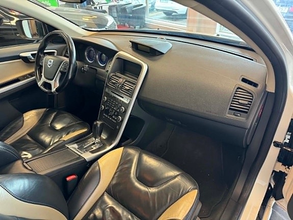 Volvo XC60 9 of 20