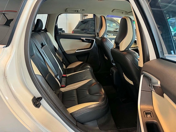 Volvo XC60 12 of 20