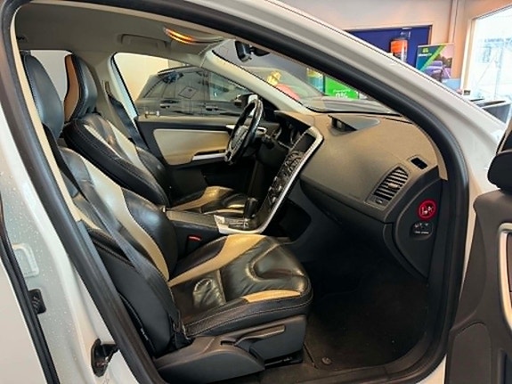 Volvo XC60 8 of 20
