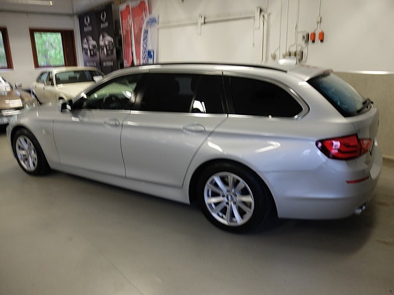 BMW 530d 4 of 5