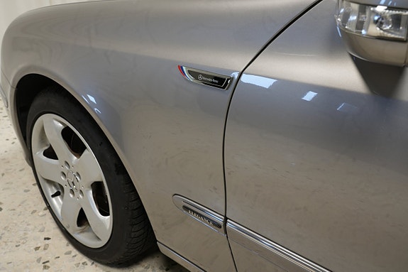 Mercedes-Benz E500 9 of 23