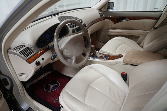 Mercedes-Benz E500 11 of 23