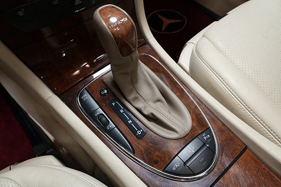 Mercedes-Benz E500 17 of 23