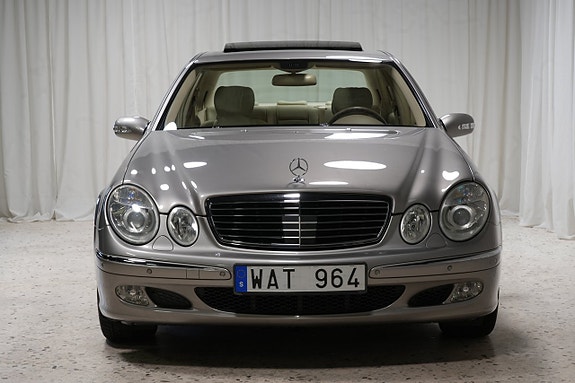 Mercedes-Benz E500 3 of 5