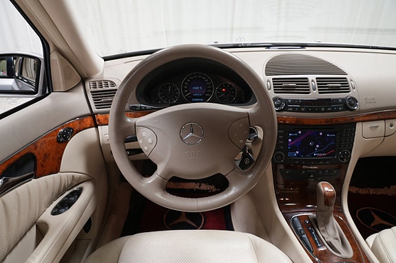 Mercedes-Benz E500 13 of 23