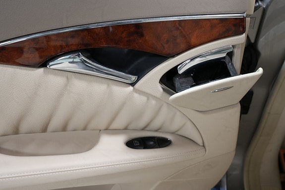 Mercedes-Benz E500 20 of 23