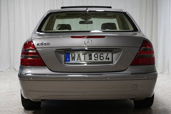 Mercedes-Benz E500 6 of 23