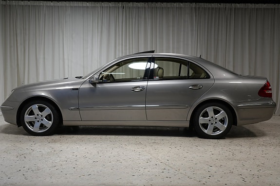Mercedes-Benz E500 8 of 23