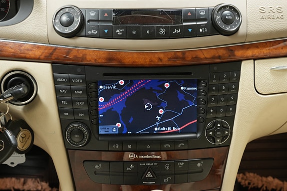 Mercedes-Benz E500 15 of 23