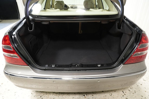 Mercedes-Benz E500 23 of 23