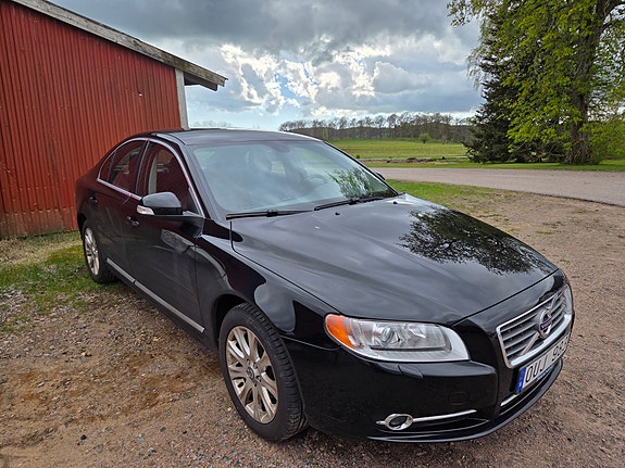Volvo S80 2 of 3