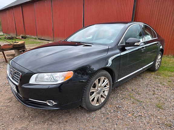 Volvo S80 3 of 3