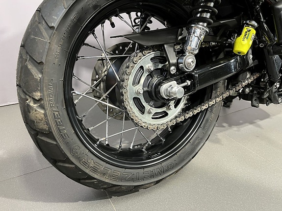 Triumph SCRAMBLER 14 of 19