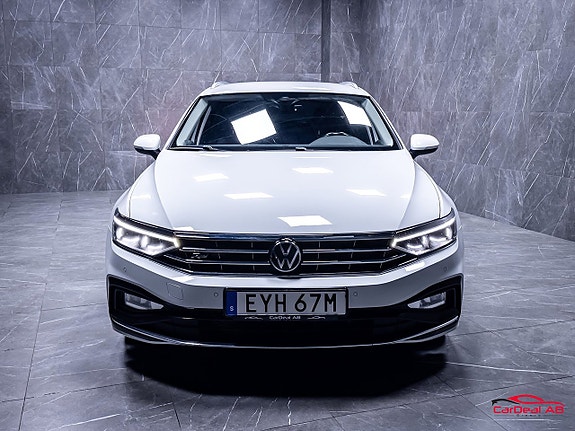 Volkswagen Passat 2 of 5