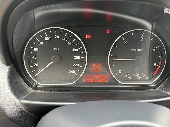 BMW 118d 2 of 5