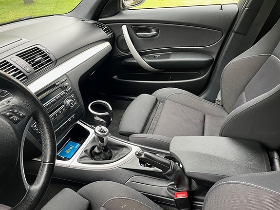 BMW 118d 4 of 5