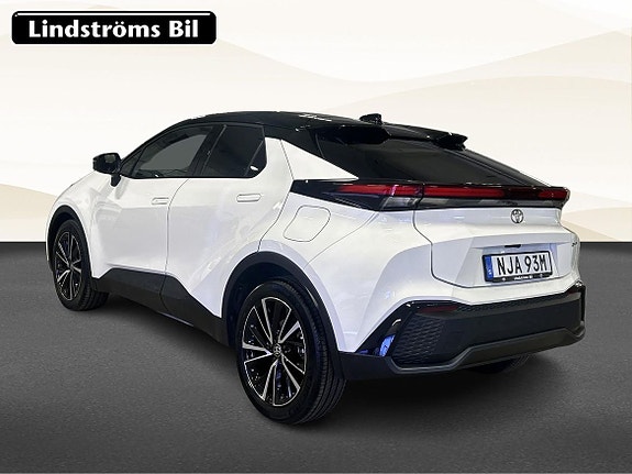 Toyota C-HR 4 of 5