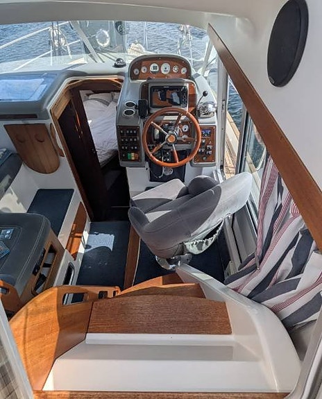 Nimbus 340 Commander 5 of 5