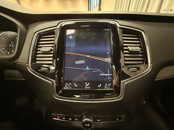 Volvo XC90 13 of 22