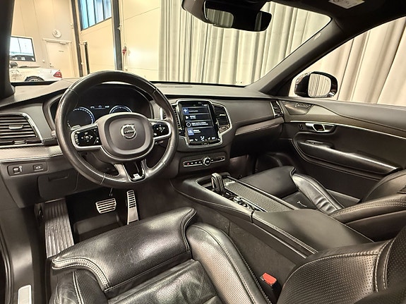 Volvo XC90 10 of 22