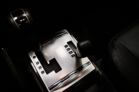 Mitsubishi Pajero 22 of 27